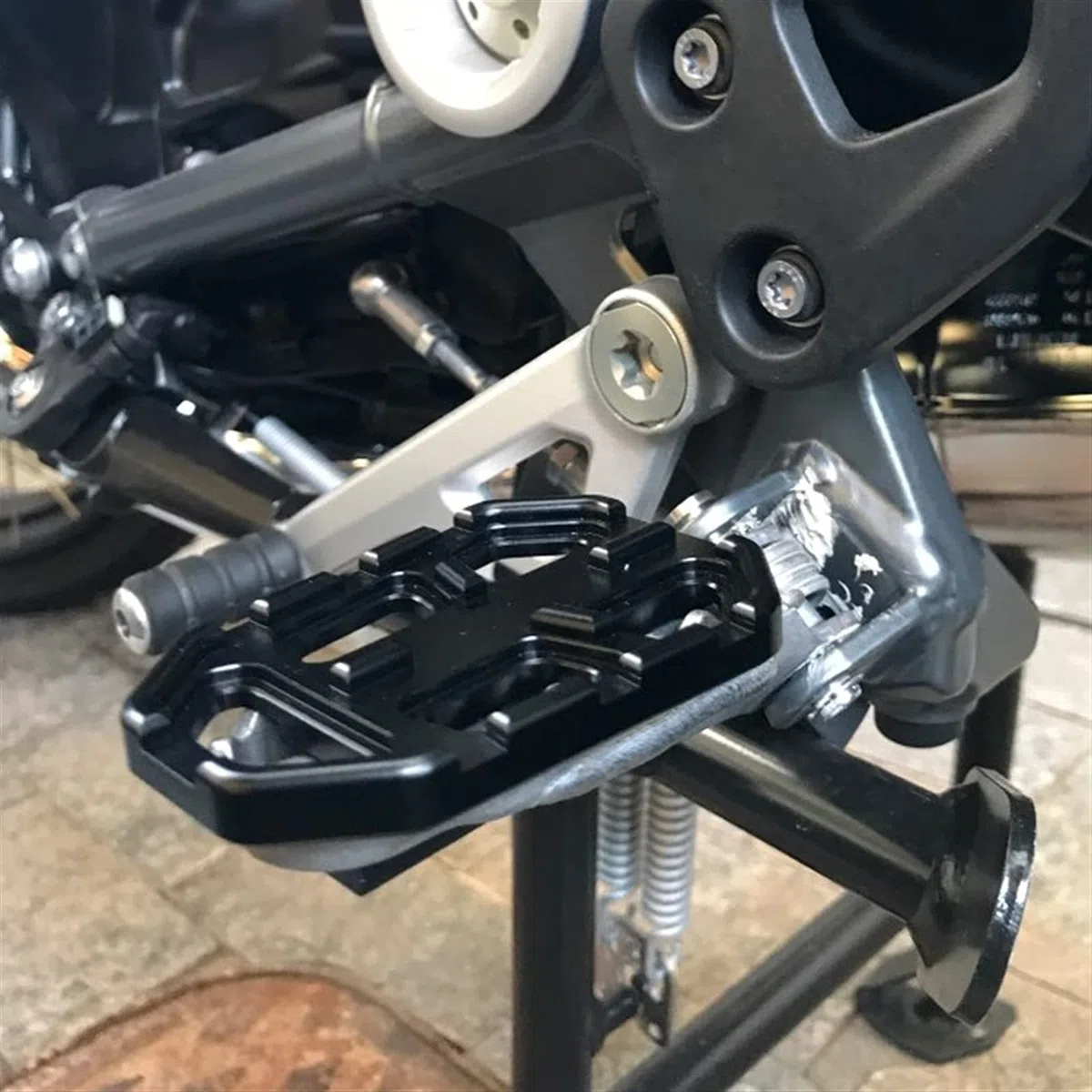Reposapiés De Pie Ancho De Palanquilla CNC, Reposapiés para BMW F650 / F700 / F800 GS / F800GS F800 F700GS F650GS F 800 700 650 GS Reposapiés (Color : Black a)