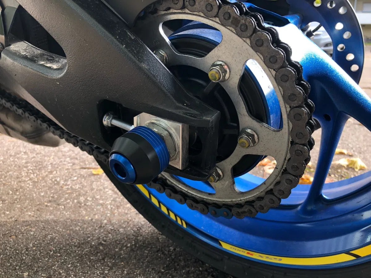 Protección de marco deslizante compatible con MT09 XSR900 MT07 XSR700 MT10 FZ09 FZ07 FZ10 TRACER 900 Eje de rueda delantera y trasera Horquilla Brazo oscilante CNC de aluminio para choque (Negro, MT