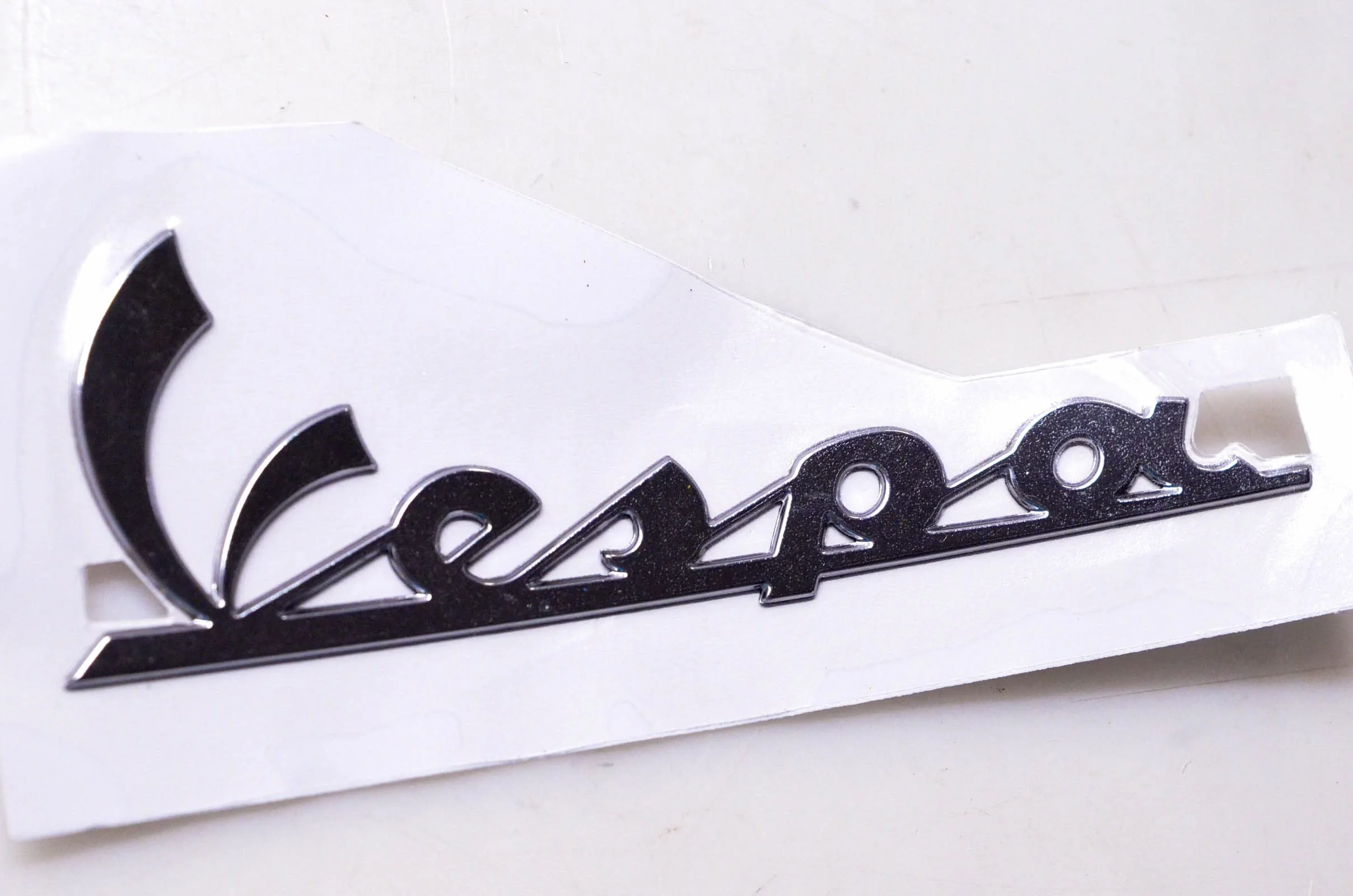 Placa con texto con logotipo cromado Vespa lateral Vespa GTS 125 250 300 original Piaggio 656220.
