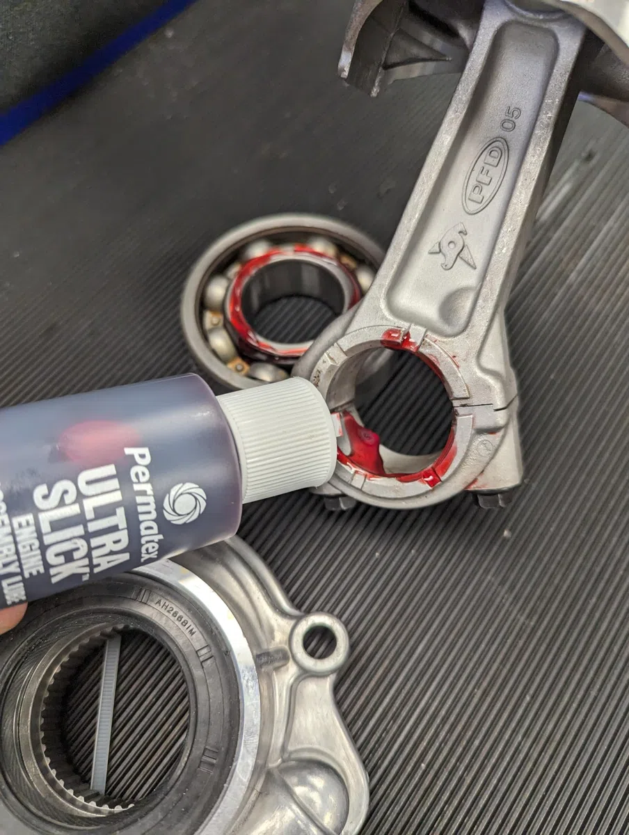 Permatex 81950 Ultra Slick Engine Assem