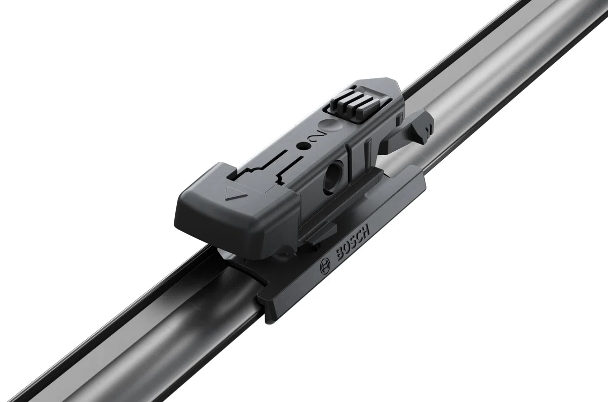 Bosch Aerotwin eA 696 S Limpiaparabrisas Frontal - Set de 2 Escobillas de Recambio para más Seguridad al Conducir, con Adaptador Multi-Clip Premontado, 55 cm / 45 cm, Embalaje Fino y Compacto