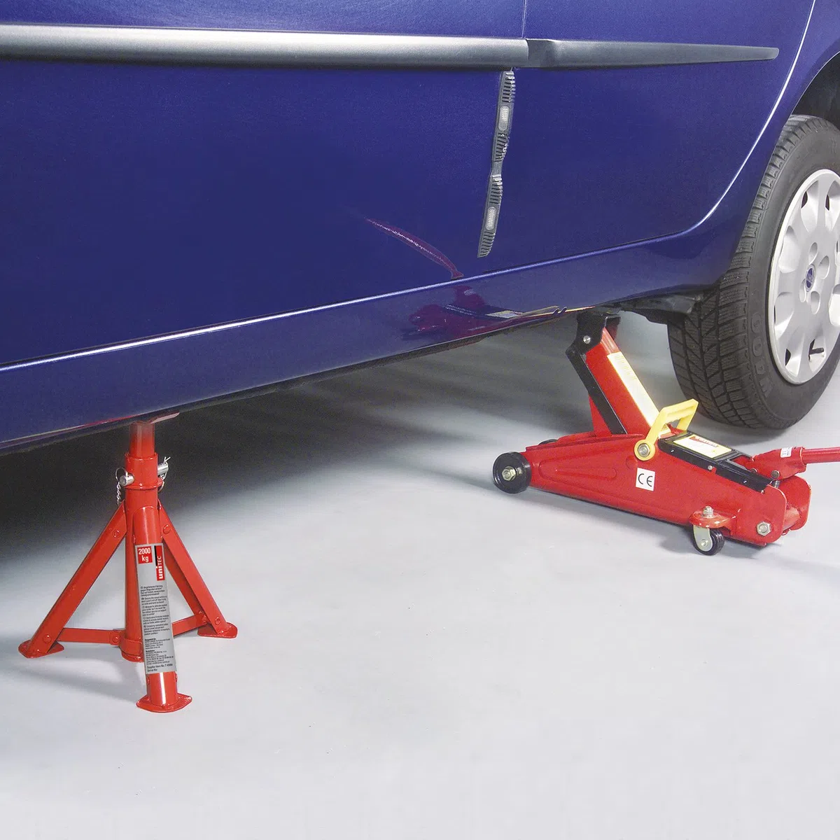 Unitec 10899 - Soporte para chasis (plegable, hasta 2 toneladas), color rojo