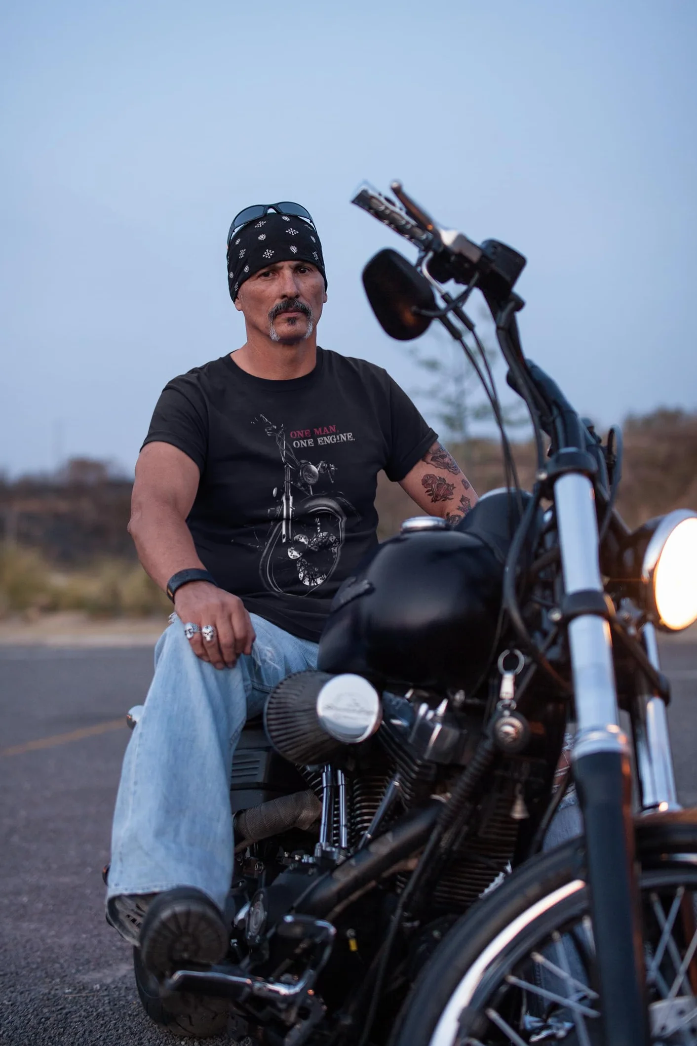 Camiseta: Chopper - One Man One Engine - Regalo Motero-s - T-Shirt Biker Hombre-s y Mujer-es - Motocicleta - Bike - Moto Club - Anarchy - Motociclismo - Calavera - USA - Motocross Vintage (XL)