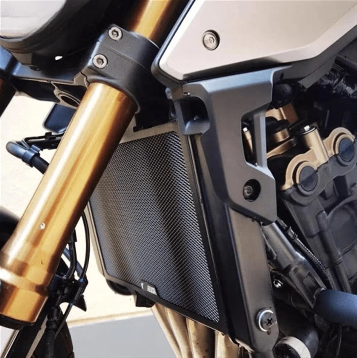 Radiator Grille Cover Guard Protection Compatible with CB/CBR 650F CBR650F CB650F CB650R CBR650R CB 650R 2019 2020 2021 2022 2023 2024 (Color : with CB650R Logo, Size : A)
