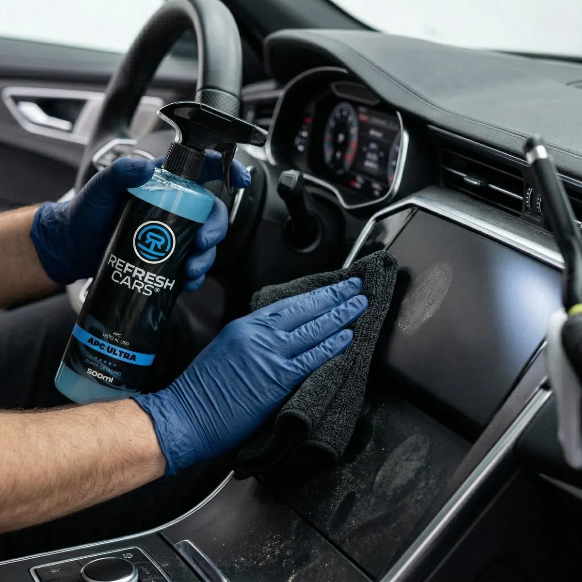 APC Ultraconcentrado Eco - Limpiador Multiusos Concentrado Coche 1 L + Spray 500 ml - Hasta 20 L Diluido, Biodegradable, pH Neutro, Sin Amoniaco - Interior, Salpicaderos, Llantas y Hogar