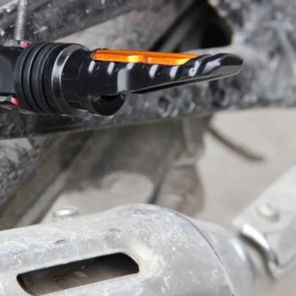 Universales Estriberas Pasajero Trasero Motocicleta Aluminio Pedales Reposapiés Scooter Estribera Motocicleta Modificación De Pedal(Púrpura)