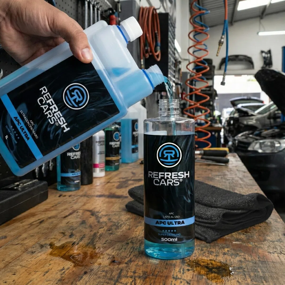 APC Ultraconcentrado Eco - Limpiador Multiusos Concentrado Coche 1 L + Spray 500 ml - Hasta 20 L Diluido, Biodegradable, pH Neutro, Sin Amoniaco - Interior, Salpicaderos, Llantas y Hogar