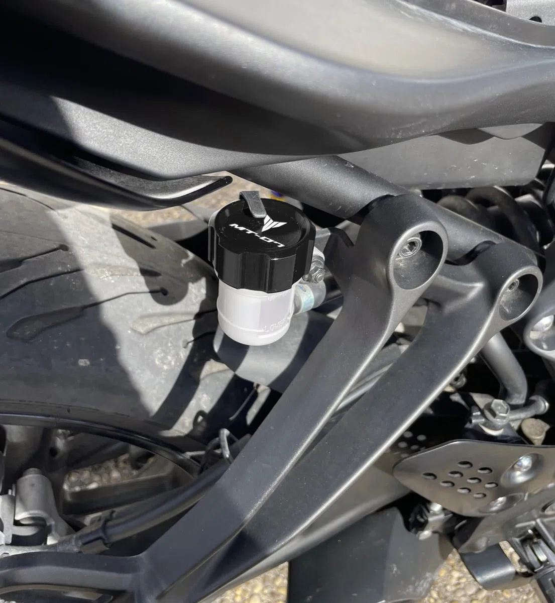 Cubierta de depósito de líquido de freno de motocicleta delantera y trasera CNC para Yamaha MT-07 MT07 FZ07 2014-2021 2022 2023 2024 accesorios