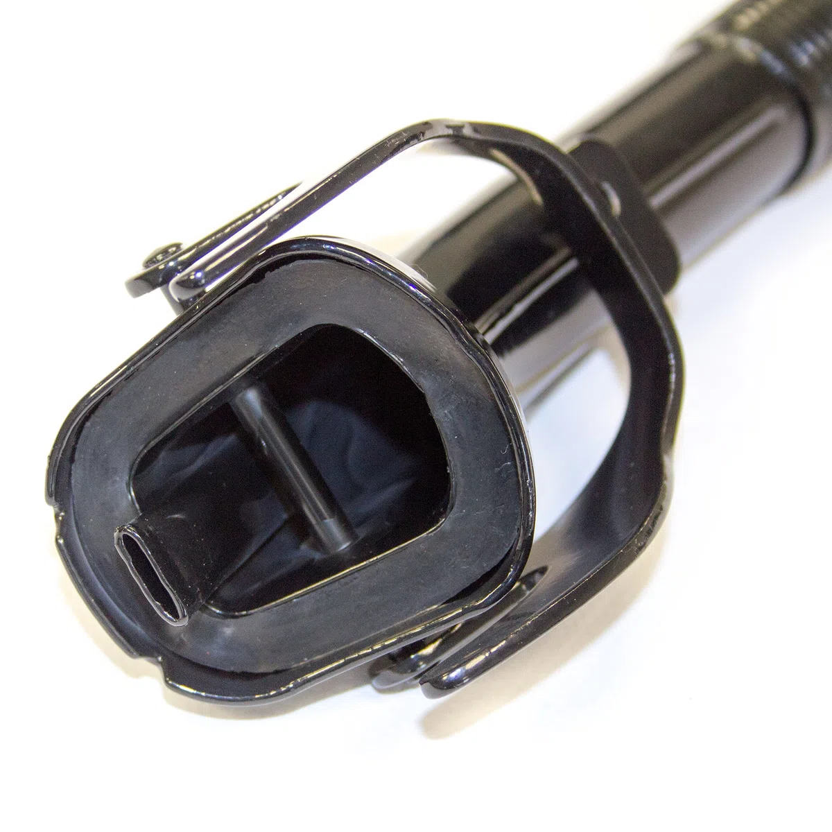 Boquilla flexible negra para bidones de gasolina de metal