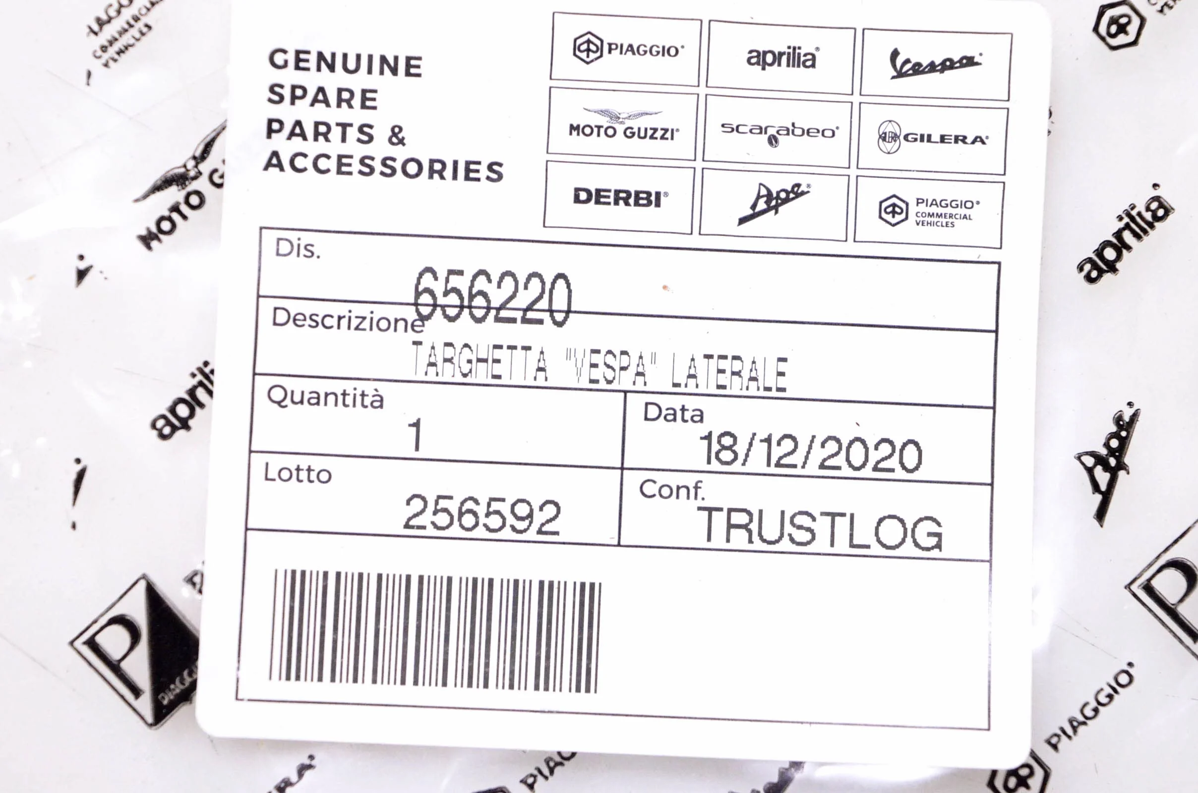 Placa con texto con logotipo cromado Vespa lateral Vespa GTS 125 250 300 original Piaggio 656220.