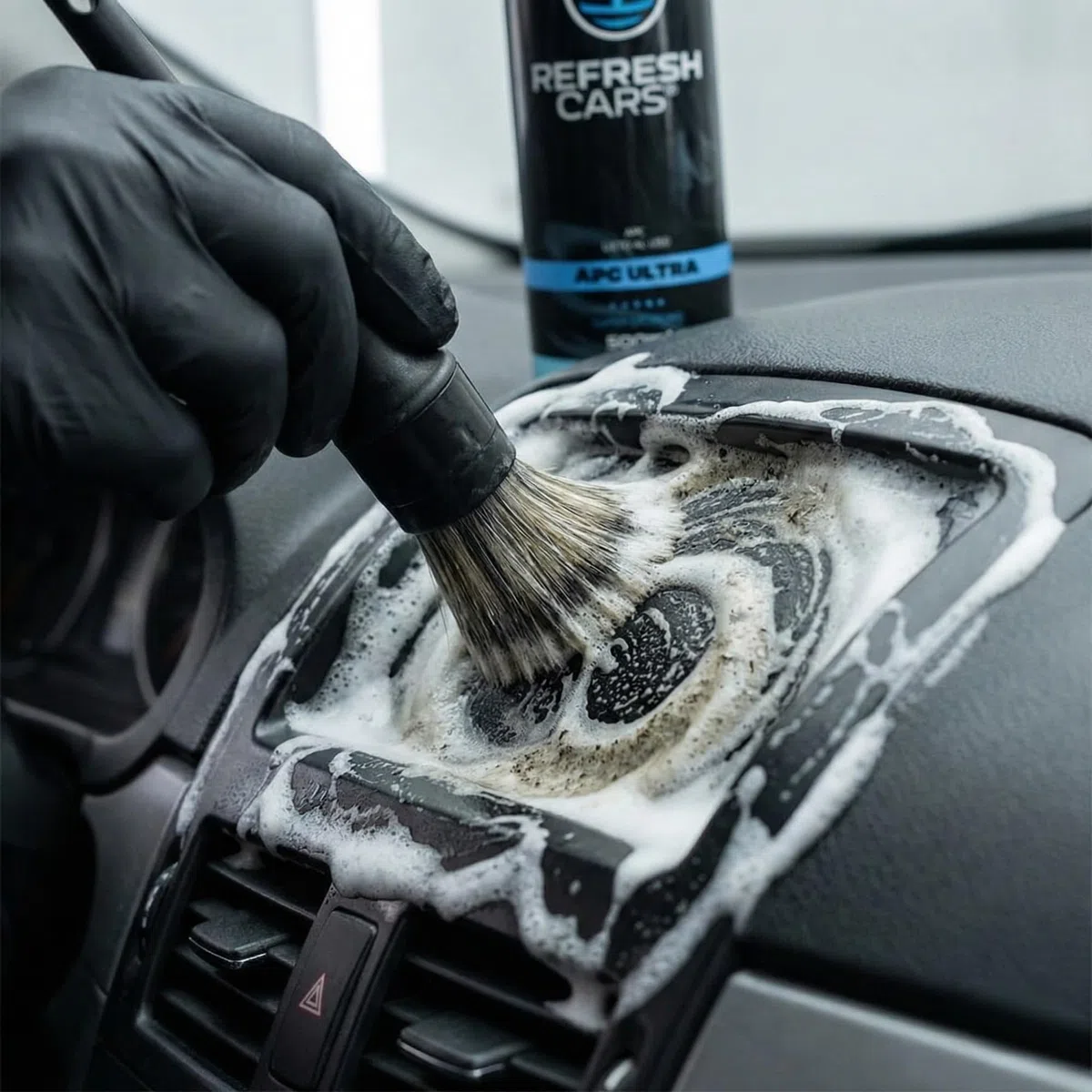 APC Ultraconcentrado Eco - Limpiador Multiusos Concentrado Coche 1 L + Spray 500 ml - Hasta 20 L Diluido, Biodegradable, pH Neutro, Sin Amoniaco - Interior, Salpicaderos, Llantas y Hogar