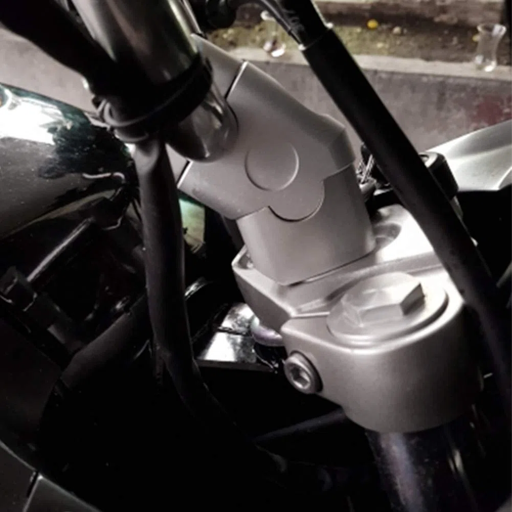 Abrazadera de Manillar, Abrazaderas de Montaje de Elevador de Manillar de Motocicleta Universal de 22 mm, elevadores de Abrazadera de Manillar de aleación de Aluminio CNC(Cromo)