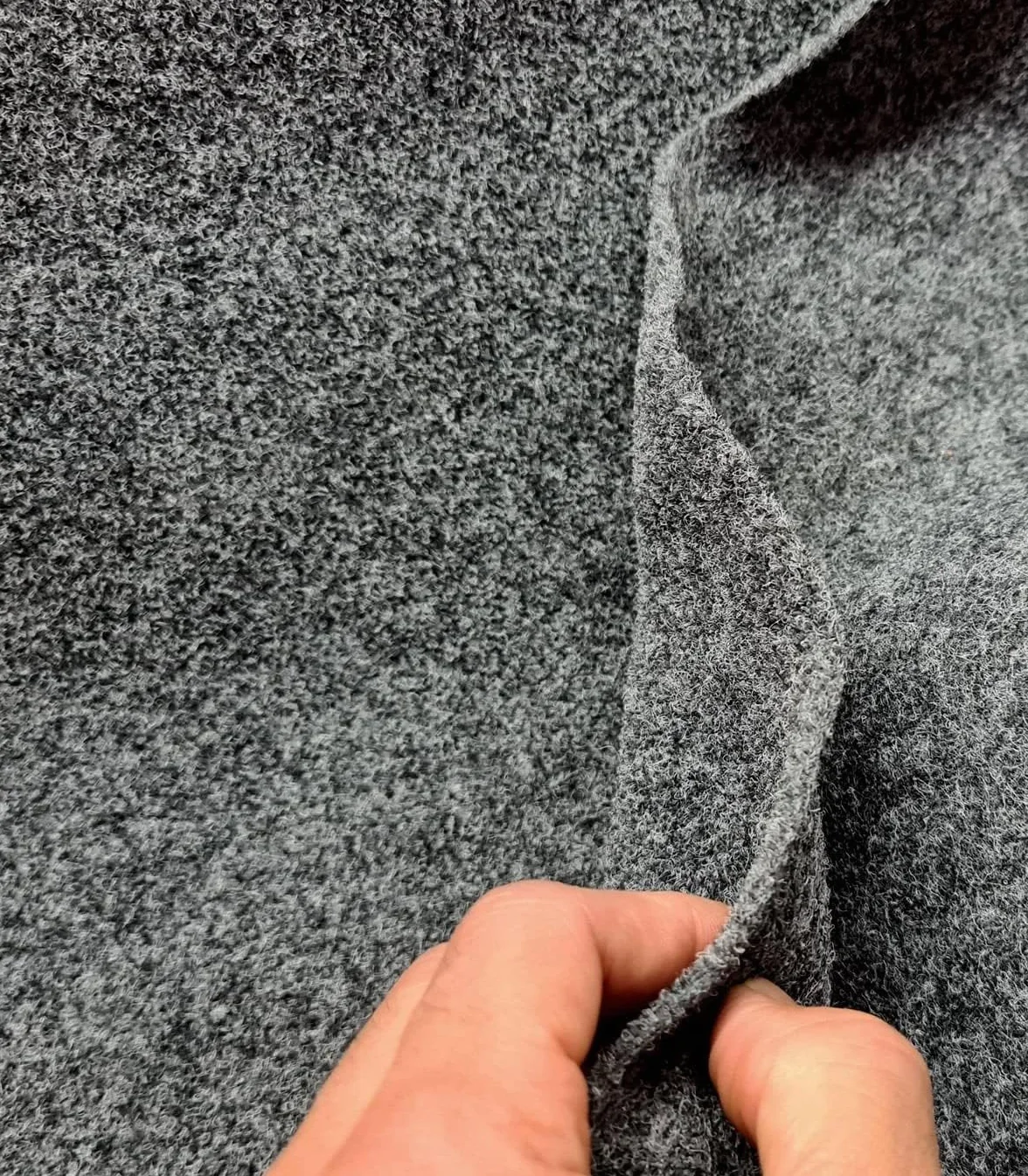 Moqueta (2 mts) Corte de 200x160 cm de moqueta color gris oscuro para tapizar, camperizar y otros - Kadusi