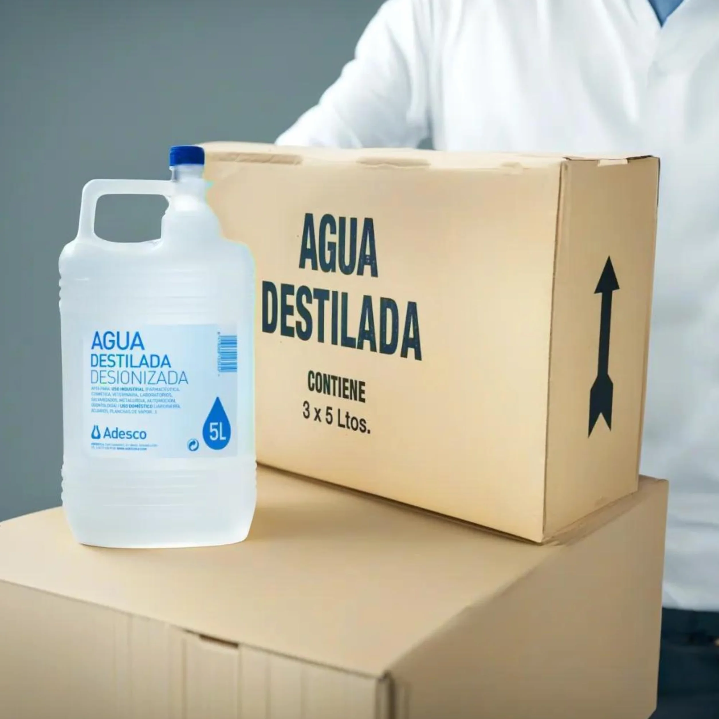 ADESCO Agua Desionizada 3 x 5L Apta para CPAP Autoclave Plancha Baterías Plantas Limpieza Técnica Múltiples Usos 1 Caja con 3 Garrafas de 5 Litros